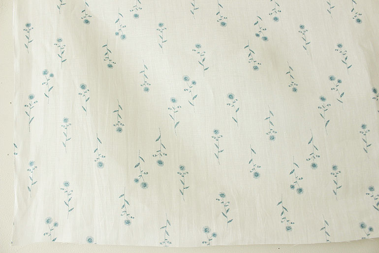 LINNETリネンプリント <br /> ハルジオン 白-ブルー